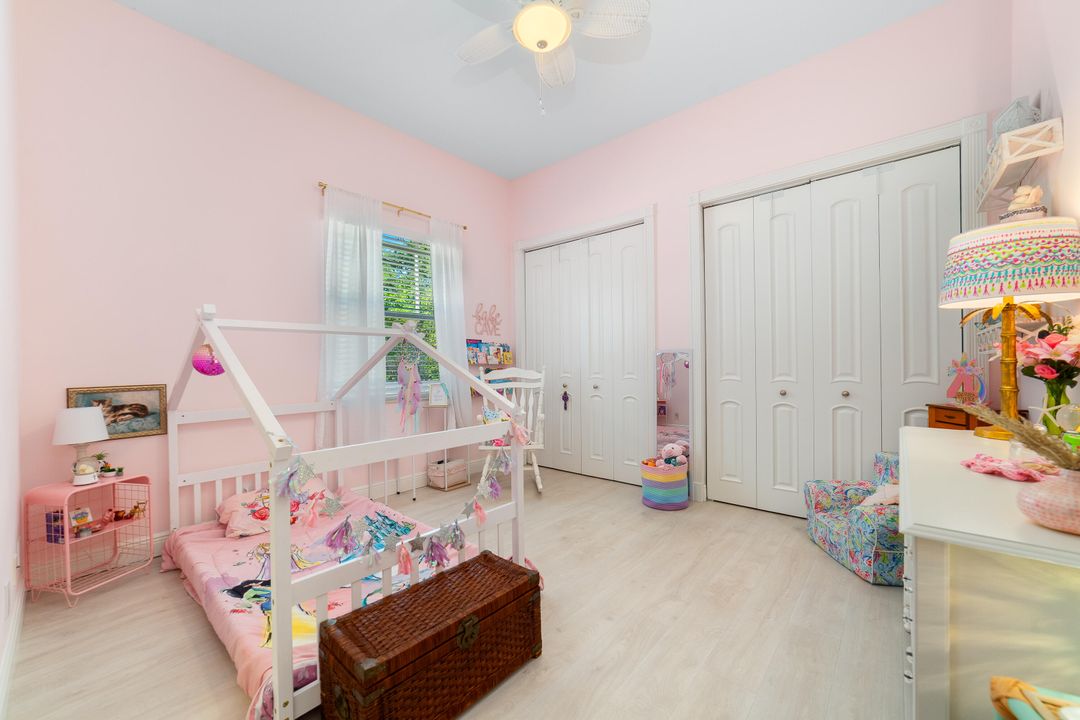 Под контрактом: $1,350,000 (5 спален, 6 ванн, 4095 Квадратных фут)