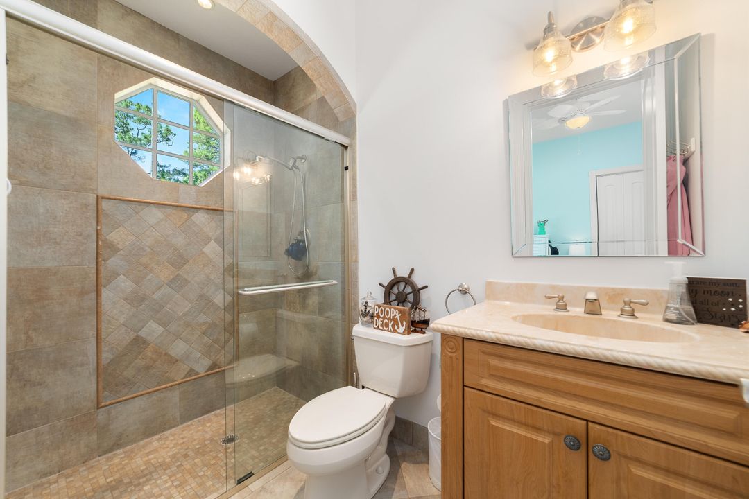 Под контрактом: $1,350,000 (5 спален, 6 ванн, 4095 Квадратных фут)