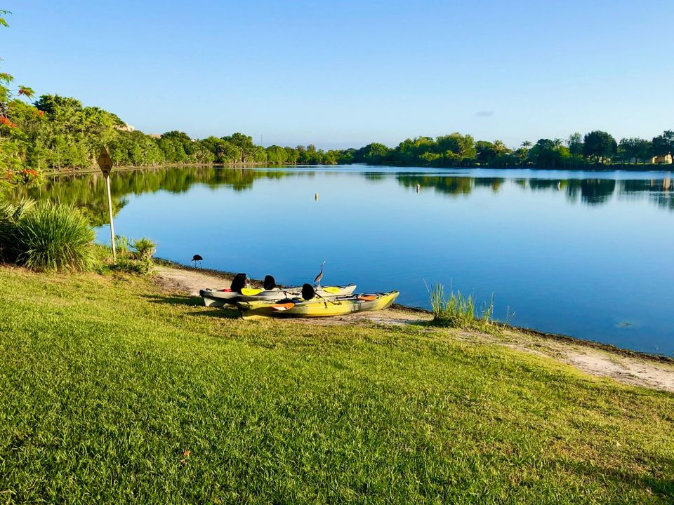 合同活跃: $329,000 (3 贝兹, 2 浴室, 1481 平方英尺)