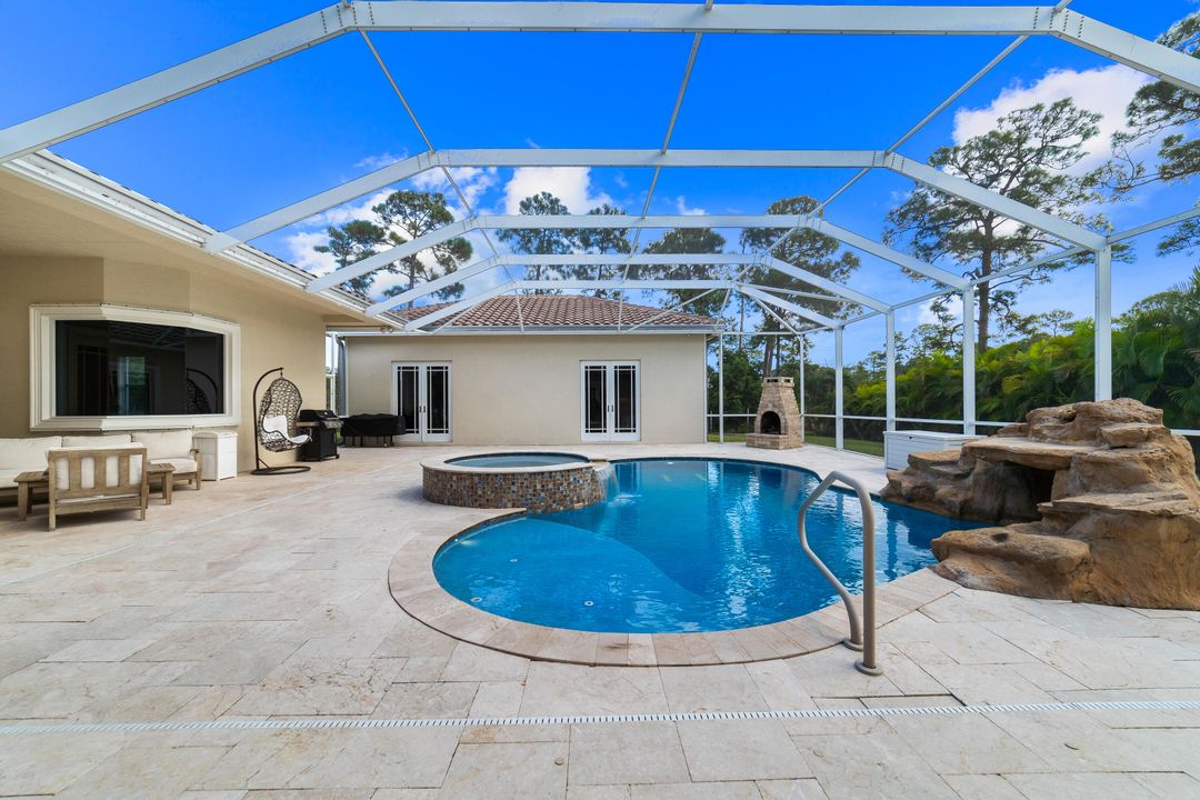 Под контрактом: $1,350,000 (5 спален, 6 ванн, 4095 Квадратных фут)