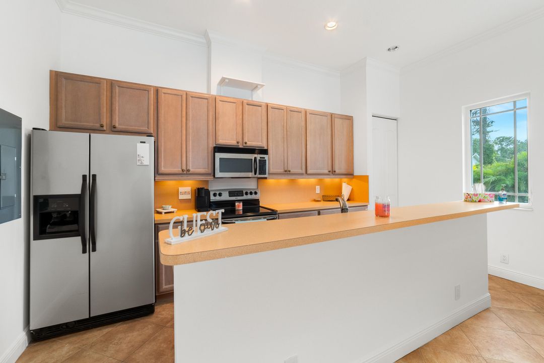 Под контрактом: $1,350,000 (5 спален, 6 ванн, 4095 Квадратных фут)