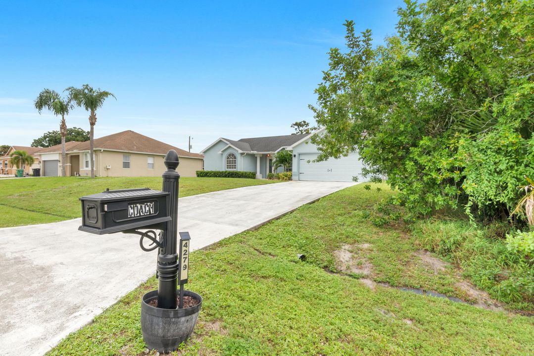 Под контрактом: $365,000 (3 спален, 2 ванн, 1639 Квадратных фут)