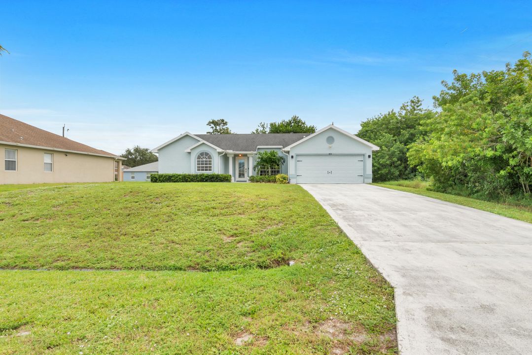 Под контрактом: $365,000 (3 спален, 2 ванн, 1639 Квадратных фут)