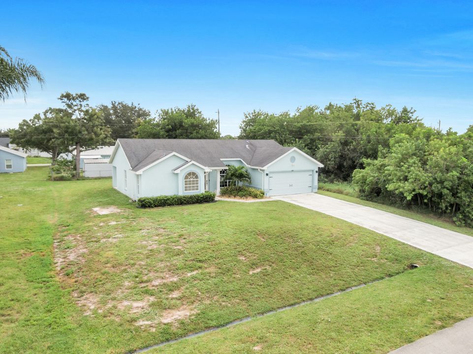 Под контрактом: $365,000 (3 спален, 2 ванн, 1639 Квадратных фут)