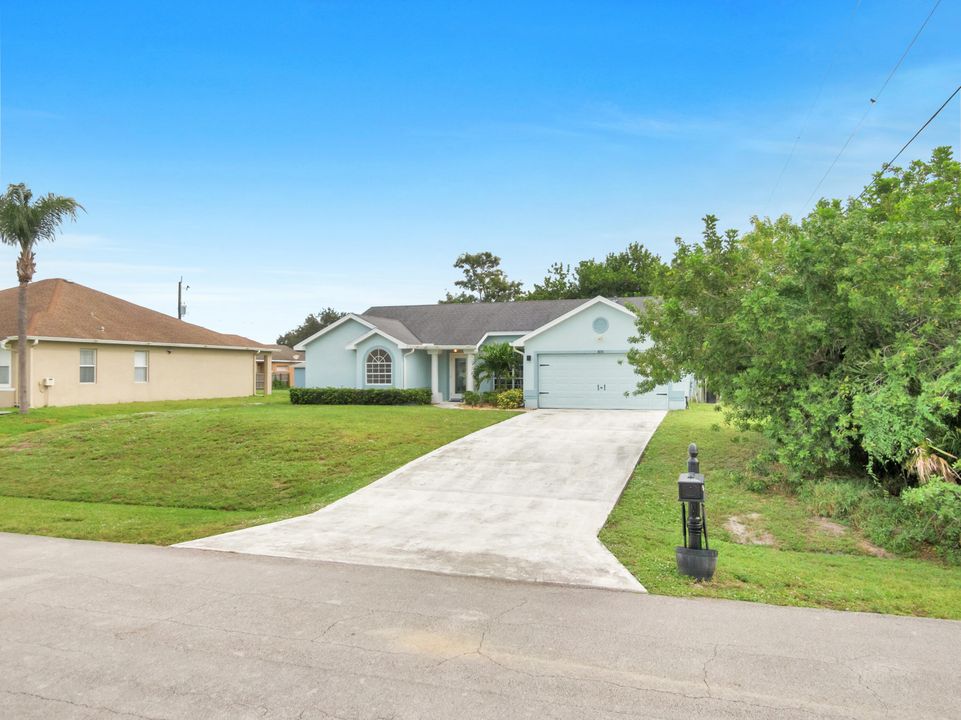 Под контрактом: $365,000 (3 спален, 2 ванн, 1639 Квадратных фут)