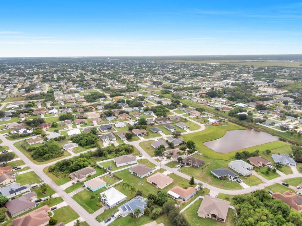 Под контрактом: $365,000 (3 спален, 2 ванн, 1639 Квадратных фут)