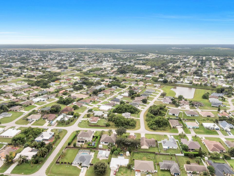 Под контрактом: $365,000 (3 спален, 2 ванн, 1639 Квадратных фут)