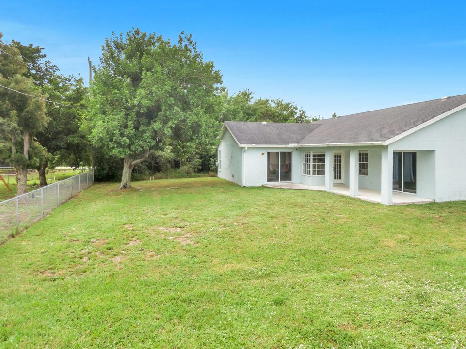 Под контрактом: $365,000 (3 спален, 2 ванн, 1639 Квадратных фут)