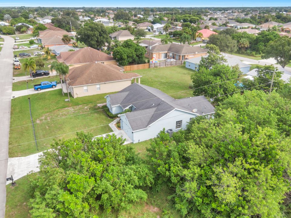 Под контрактом: $365,000 (3 спален, 2 ванн, 1639 Квадратных фут)