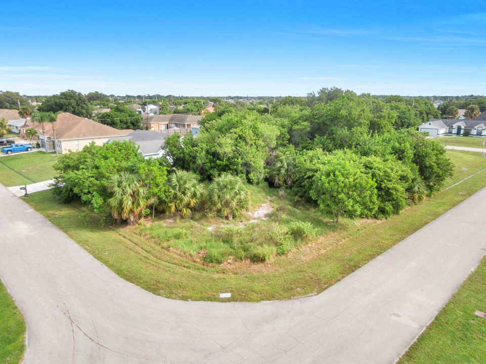 Под контрактом: $365,000 (3 спален, 2 ванн, 1639 Квадратных фут)