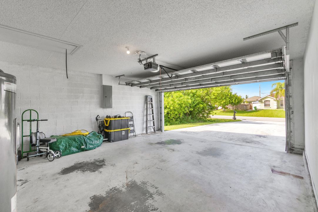 Под контрактом: $365,000 (3 спален, 2 ванн, 1639 Квадратных фут)