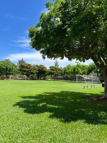 En Venta: $675,000 (4 camas, 2 baños, 2425 Pies cuadrados)