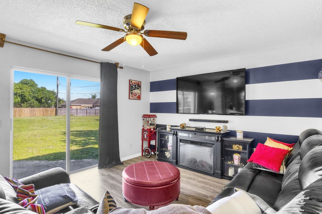 Под контрактом: $365,000 (3 спален, 2 ванн, 1639 Квадратных фут)