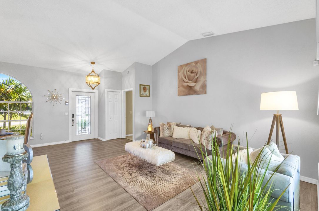 Под контрактом: $365,000 (3 спален, 2 ванн, 1639 Квадратных фут)