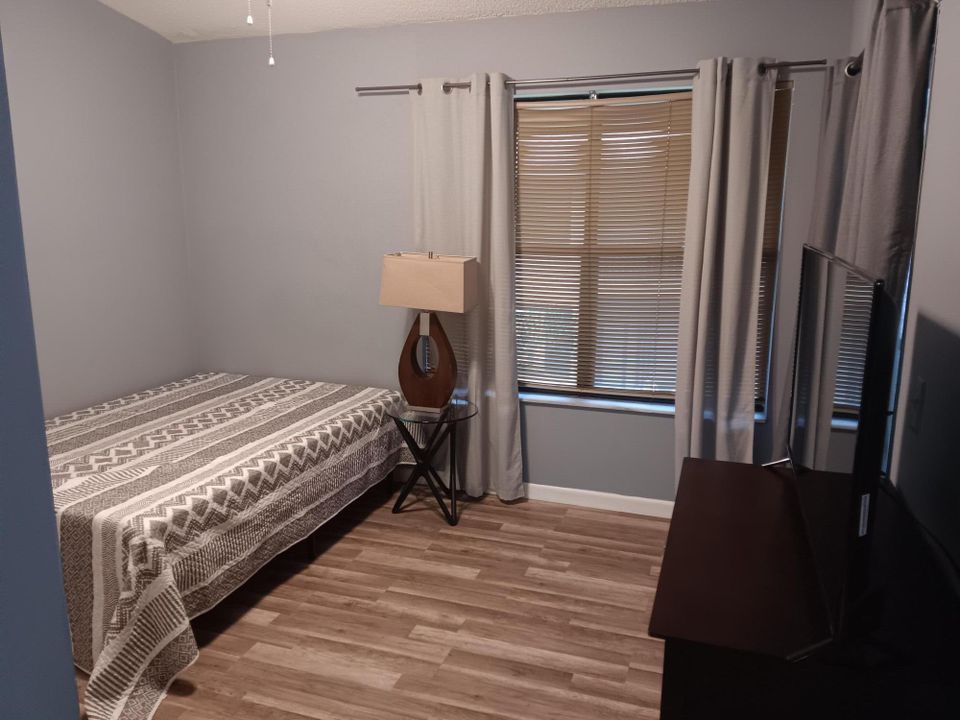 Под контрактом: $2,500 (3 спален, 2 ванн, 1300 Квадратных фут)