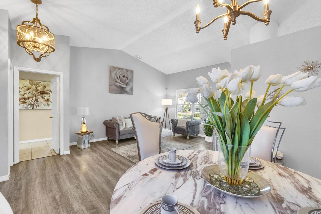 Под контрактом: $365,000 (3 спален, 2 ванн, 1639 Квадратных фут)