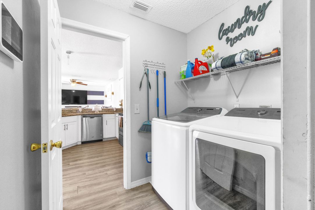 Под контрактом: $365,000 (3 спален, 2 ванн, 1639 Квадратных фут)