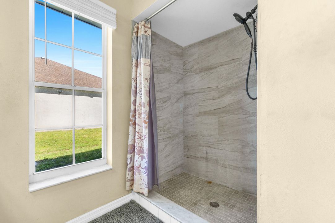 Под контрактом: $365,000 (3 спален, 2 ванн, 1639 Квадратных фут)