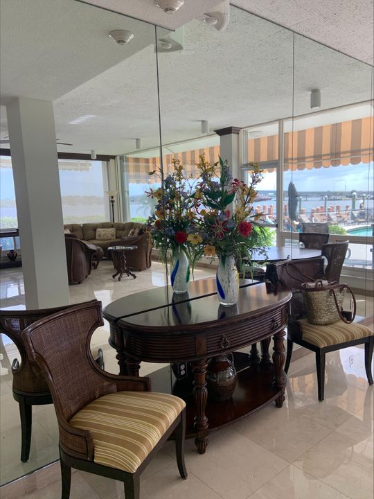 出租: $5,000 (2 贝兹, 2 浴室, 946 平方英尺)