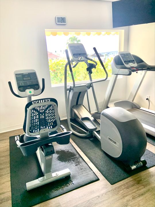 出租: $5,000 (2 贝兹, 2 浴室, 946 平方英尺)