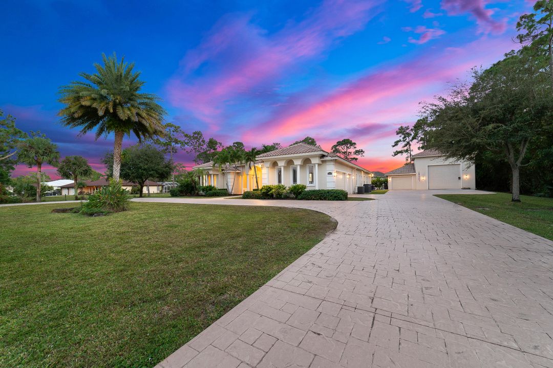 Под контрактом: $1,350,000 (5 спален, 6 ванн, 4095 Квадратных фут)