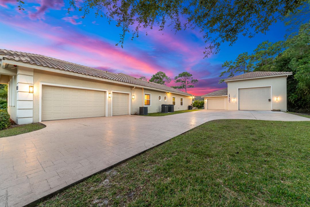 Под контрактом: $1,350,000 (5 спален, 6 ванн, 4095 Квадратных фут)