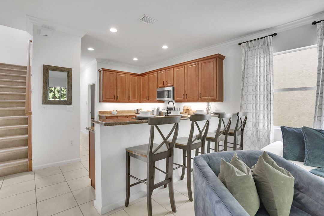 En Venta: $675,000 (4 camas, 2 baños, 2425 Pies cuadrados)