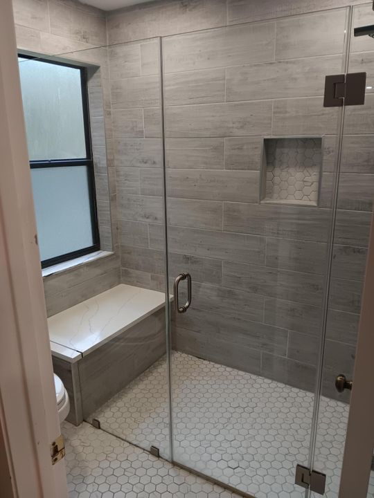 Под контрактом: $2,500 (3 спален, 2 ванн, 1300 Квадратных фут)