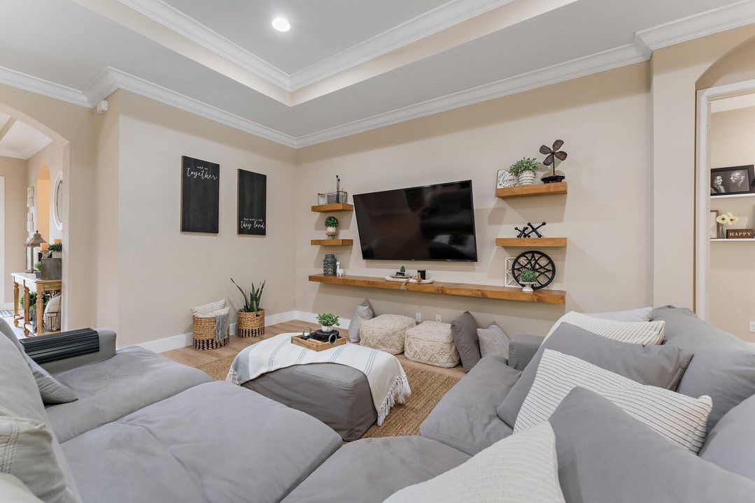 Active With Contract: $699,000 (3 beds, 2 baths, 2039 Square Feet)