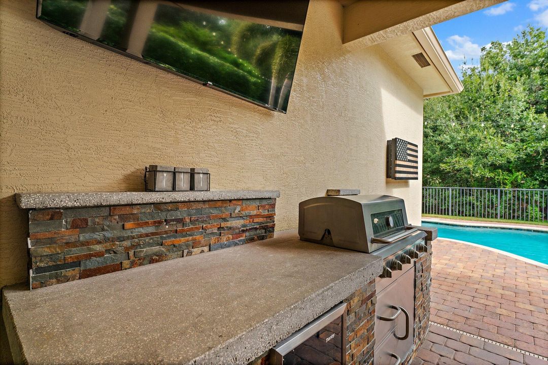 Active With Contract: $699,000 (3 beds, 2 baths, 2039 Square Feet)