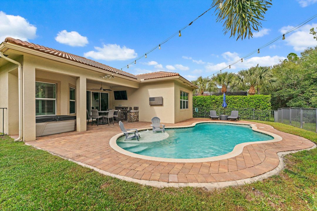 Active With Contract: $699,000 (3 beds, 2 baths, 2039 Square Feet)