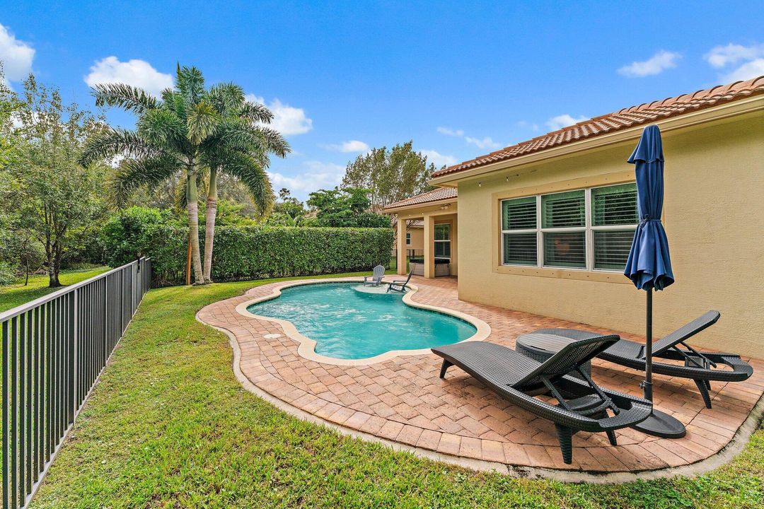 Active With Contract: $699,000 (3 beds, 2 baths, 2039 Square Feet)