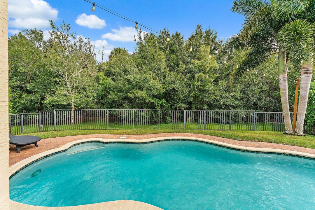 Active With Contract: $699,000 (3 beds, 2 baths, 2039 Square Feet)