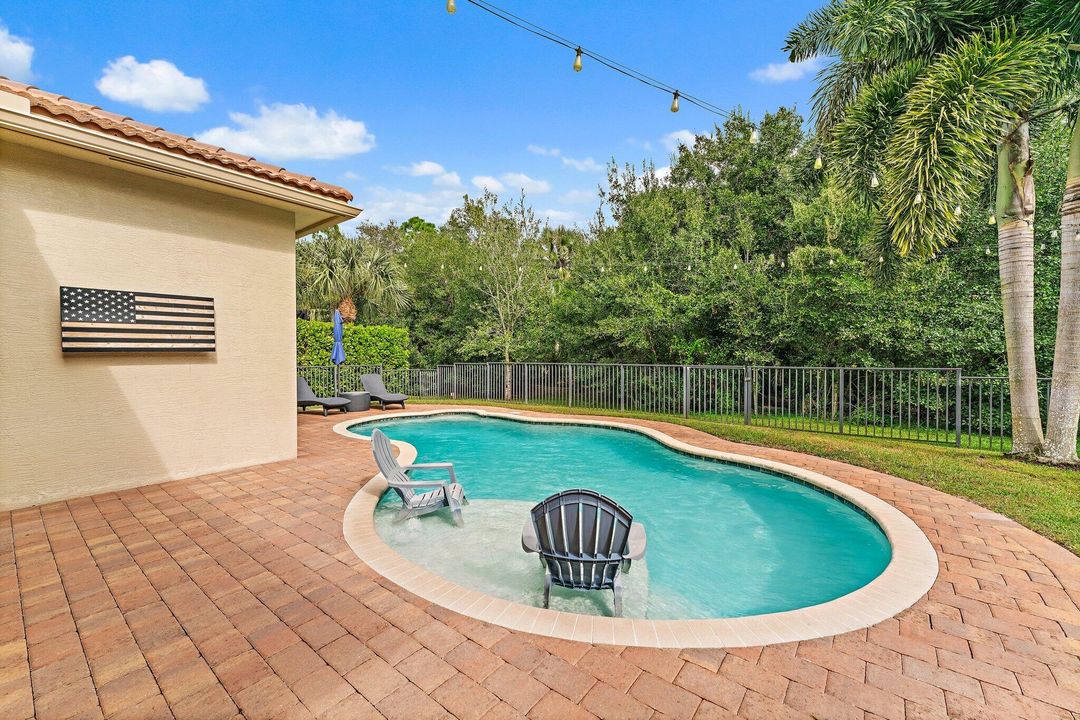 Active With Contract: $699,000 (3 beds, 2 baths, 2039 Square Feet)