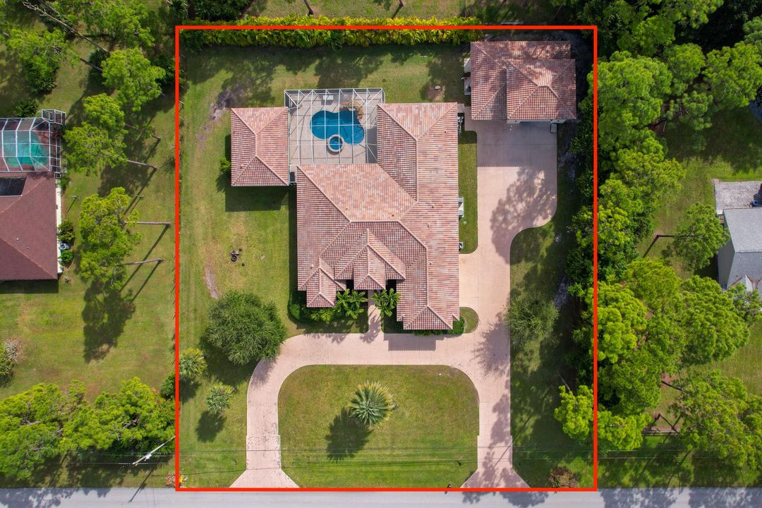 Под контрактом: $1,350,000 (5 спален, 6 ванн, 4095 Квадратных фут)