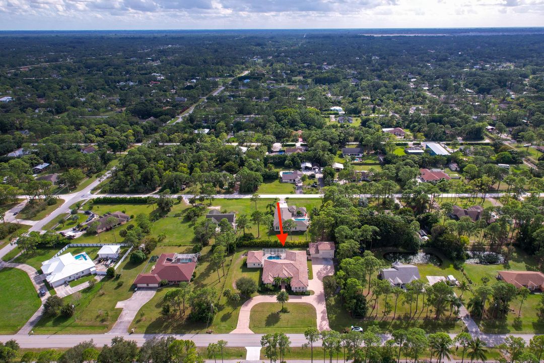 Под контрактом: $1,350,000 (5 спален, 6 ванн, 4095 Квадратных фут)