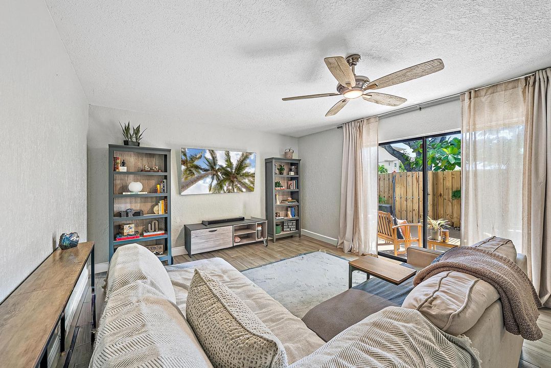 En Venta: $315,500 (2 camas, 2 baños, 1232 Pies cuadrados)