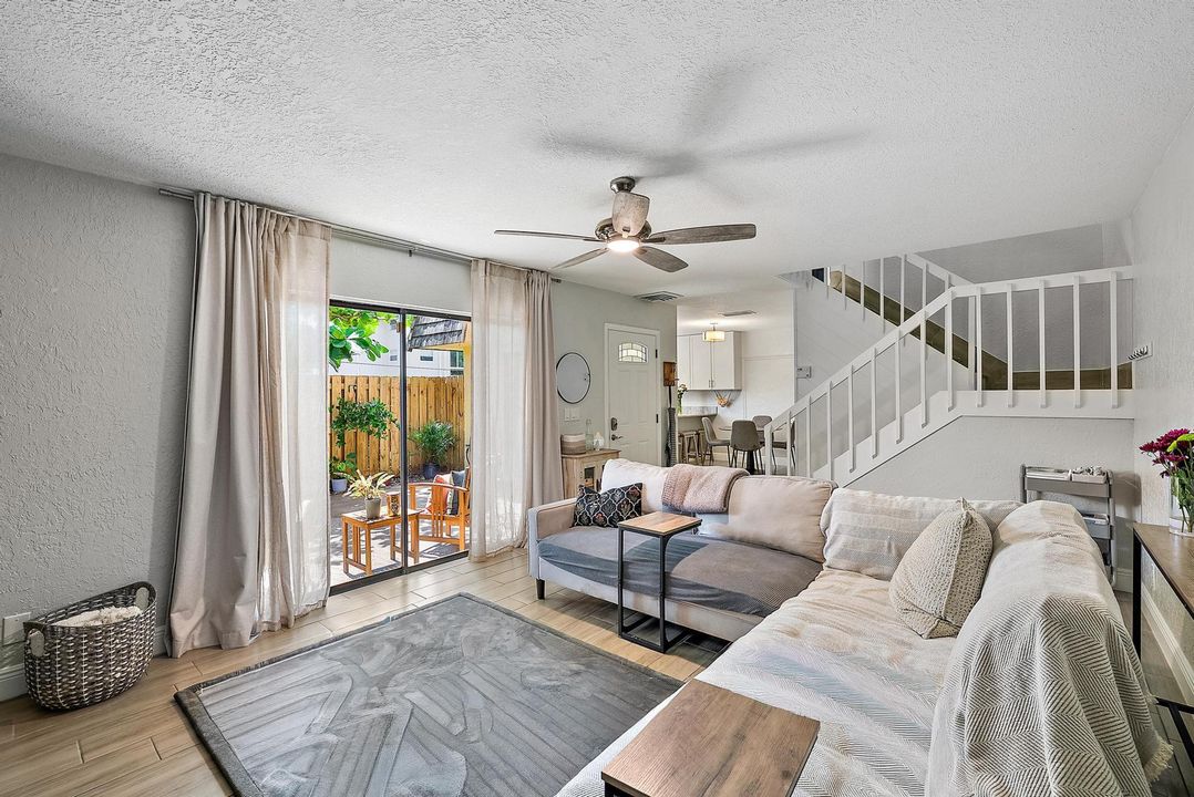 En Venta: $315,500 (2 camas, 2 baños, 1232 Pies cuadrados)