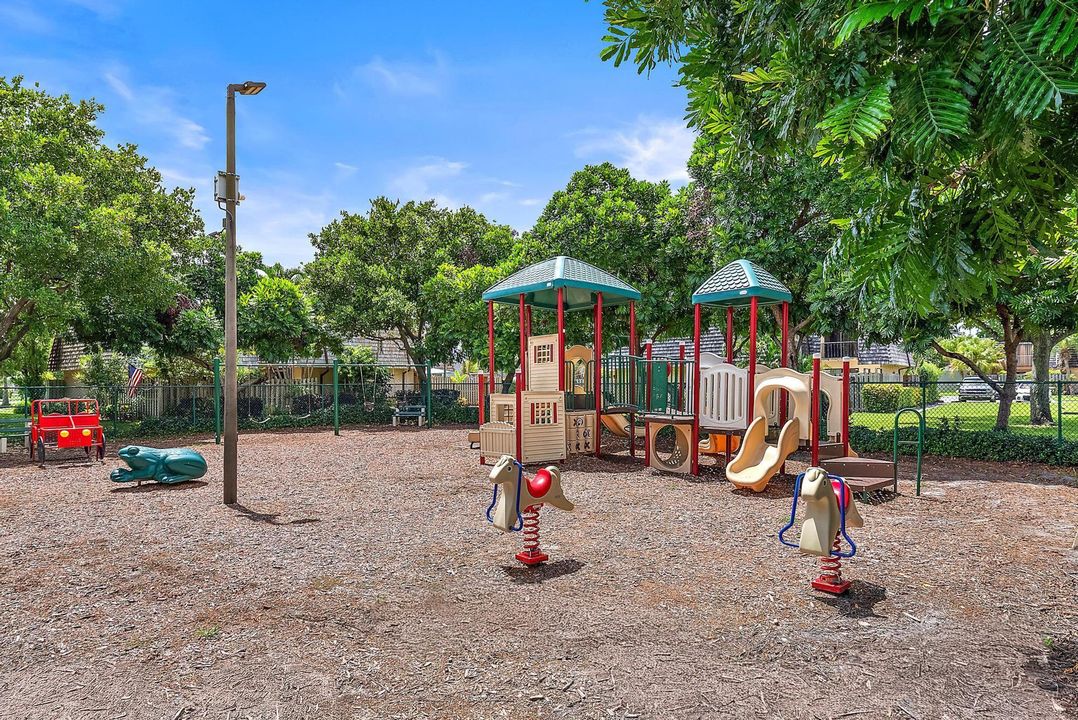 En Venta: $315,500 (2 camas, 2 baños, 1232 Pies cuadrados)