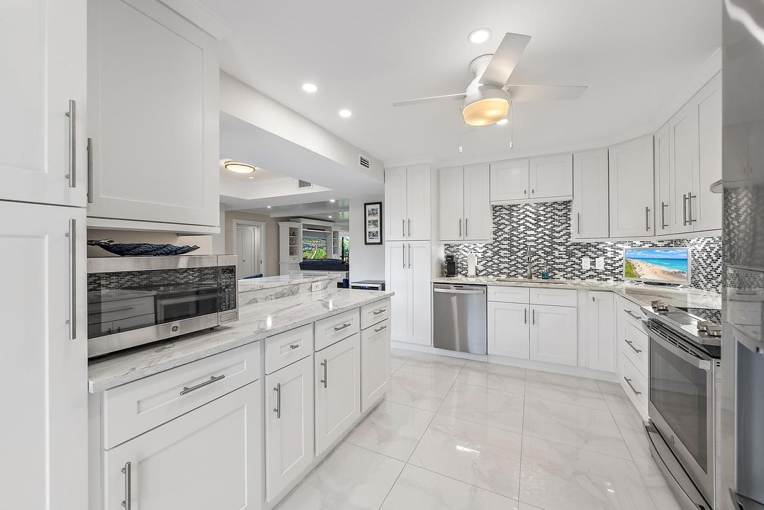 待售: $684,000 (3 贝兹, 2 浴室, 1958 平方英尺)