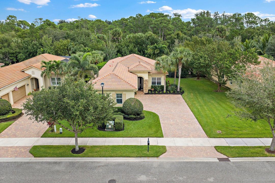 Active With Contract: $699,000 (3 beds, 2 baths, 2039 Square Feet)