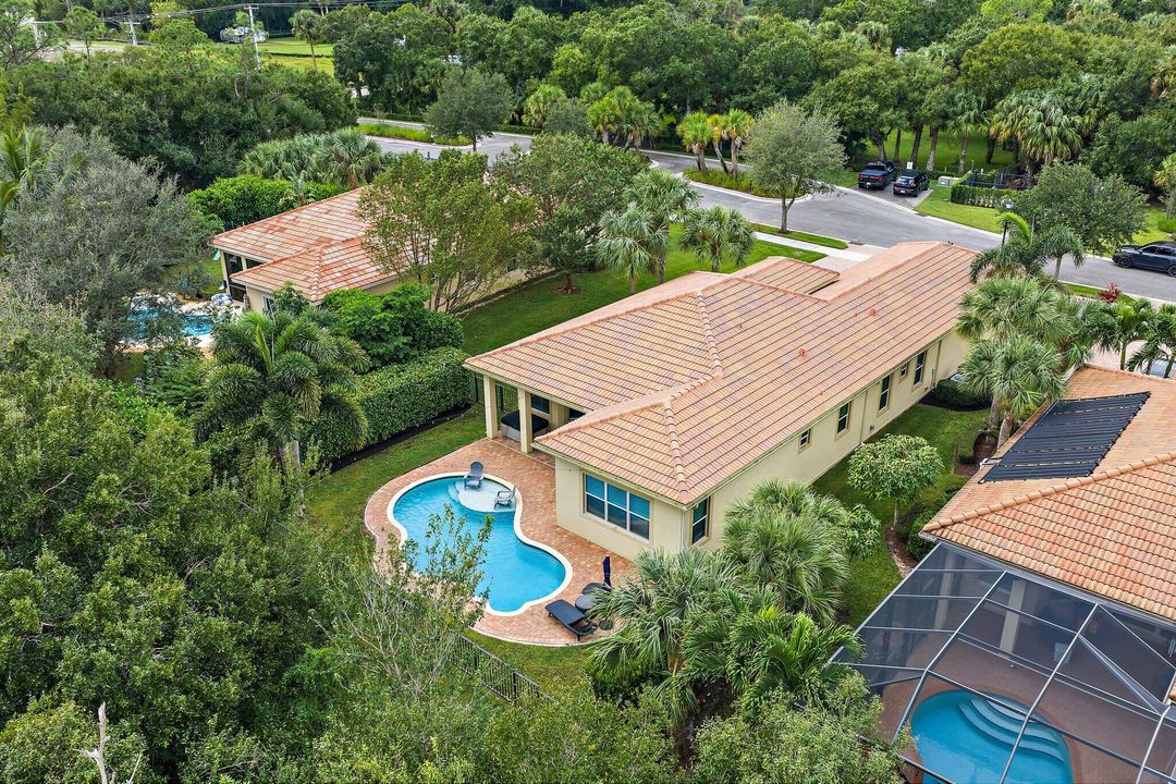 Active With Contract: $699,000 (3 beds, 2 baths, 2039 Square Feet)