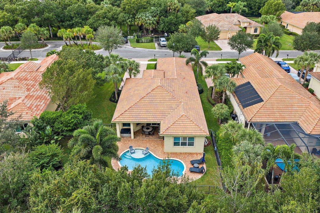 Active With Contract: $699,000 (3 beds, 2 baths, 2039 Square Feet)