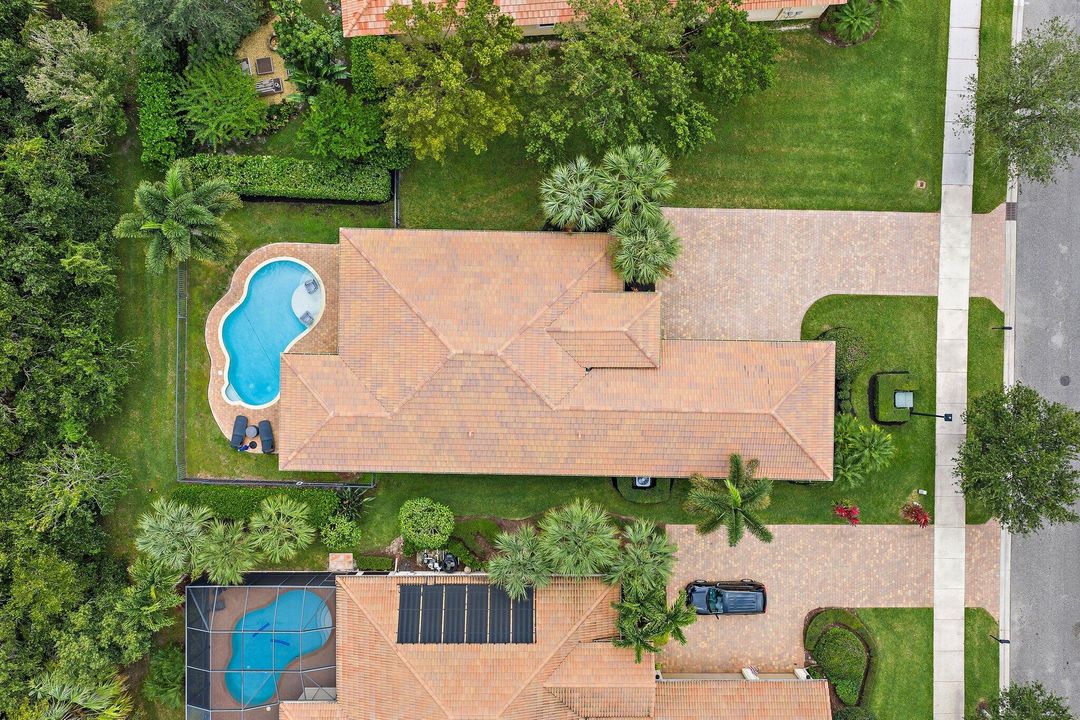 Active With Contract: $699,000 (3 beds, 2 baths, 2039 Square Feet)