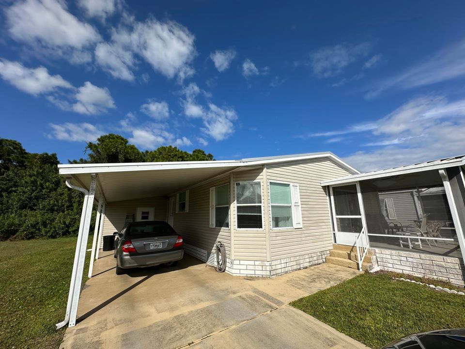 For Sale: $120,000 (2 beds, 2 baths, 1181 Square Feet)
