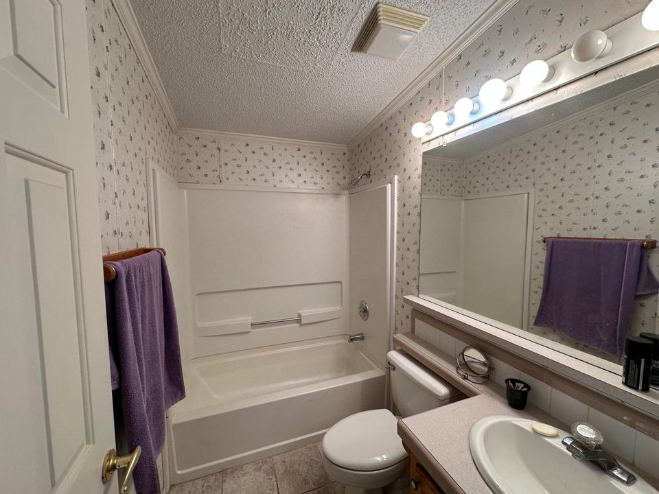 For Sale: $120,000 (2 beds, 2 baths, 1181 Square Feet)