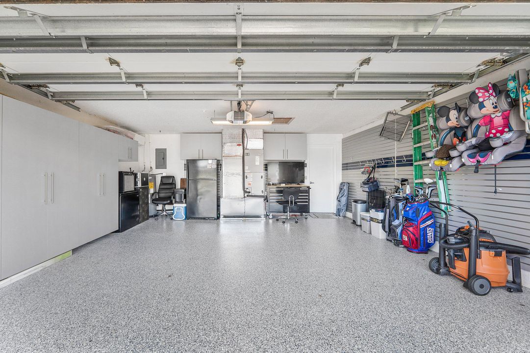 合同活跃: $599,000 (3 贝兹, 2 浴室, 1742 平方英尺)