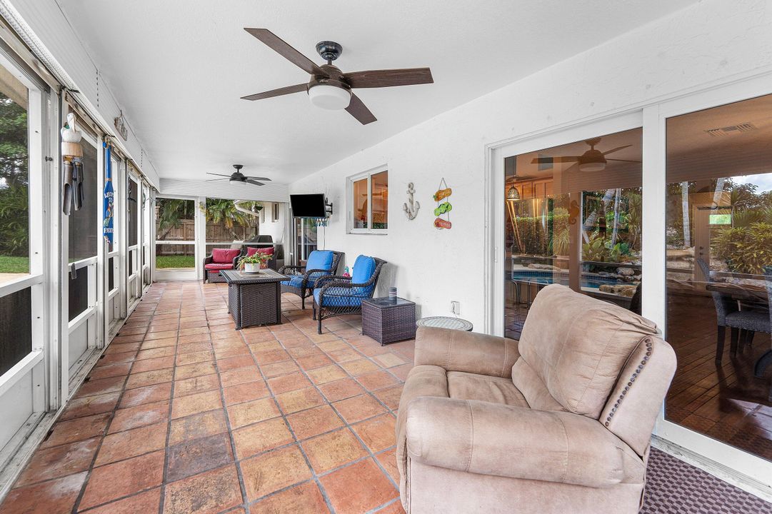 合同活跃: $599,000 (3 贝兹, 2 浴室, 1742 平方英尺)