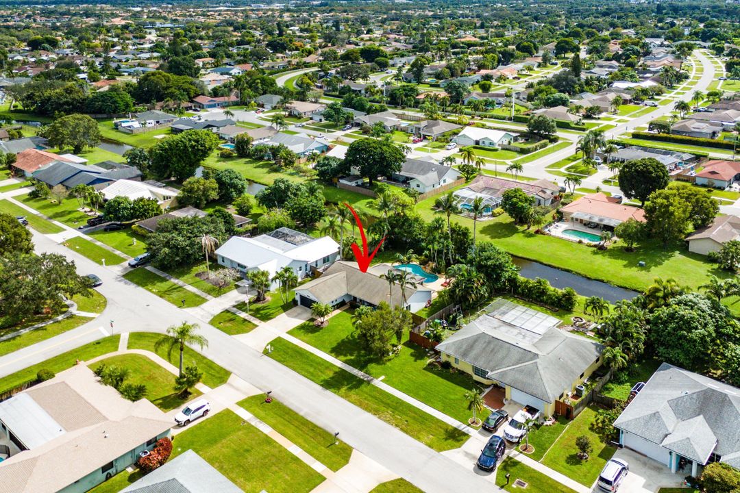 合同活跃: $599,000 (3 贝兹, 2 浴室, 1742 平方英尺)