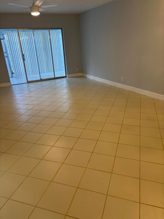 待售: $259,900 (2 贝兹, 2 浴室, 1332 平方英尺)